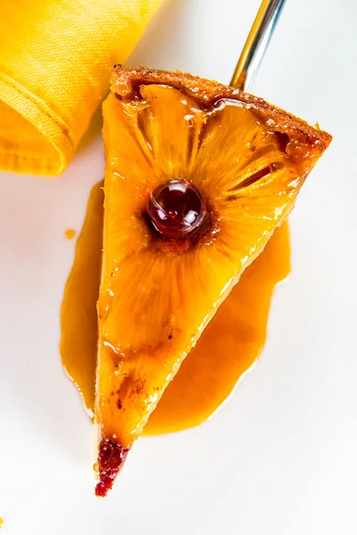 Ein Stück Ananaskuchen — Stockfoto