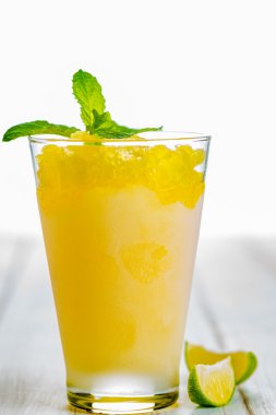 Tatlı ferahlatıcı limon