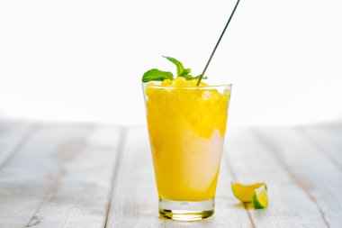 Tatlı ferahlatıcı limon