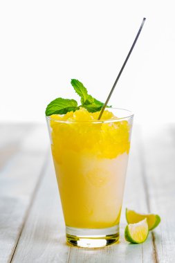 Tatlı ferahlatıcı limon
