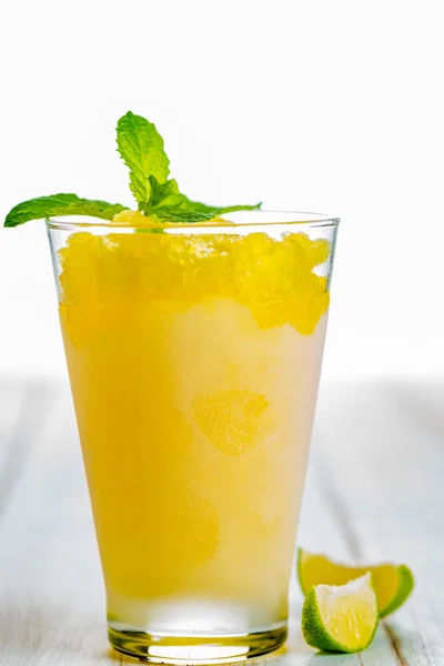 Zitrone erfrischendes Dessert — Stockfoto