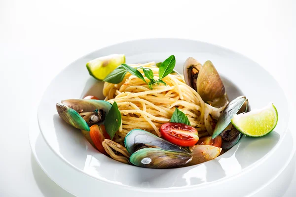 Mare di spaghetti frutti di — Foto Stock