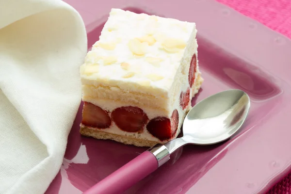 Клубничный десертный торт — стоковое фото