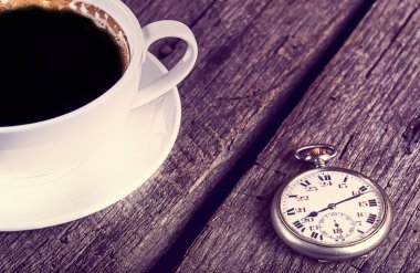 Kahve Kupası ile Vintage cep saati