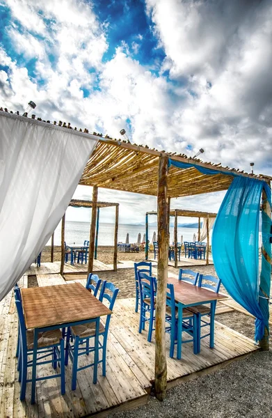 Taverna grecească pe plajă — Fotografie, imagine de stoc