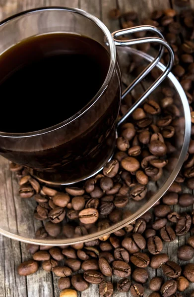 Cam fincan kahve kahve çekirdekleri Wood ile — Stok fotoğraf