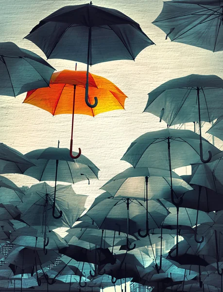 Umbrella standing out from the crowd vintage effect photo — Stock Photo, Image