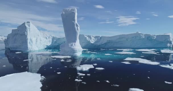 Mondiale klimaatverandering: afnemende natuur, smeltende gletsjers. Wereldverwarmingsprobleem — Stockvideo