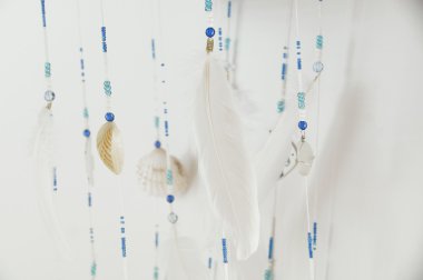 Beyaz-mavi düş kapanı 