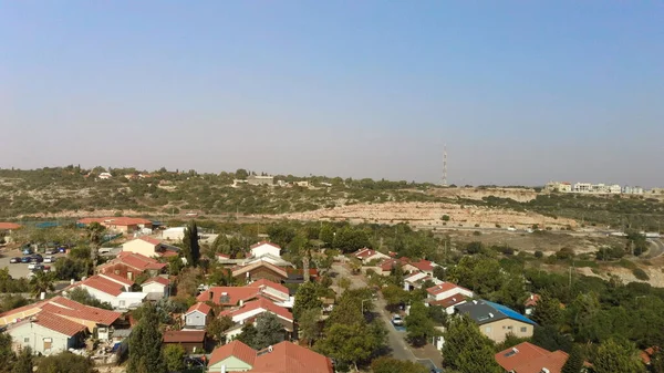 Vista de pájaro del pueblo Katzir desde el helicóptero — Foto de Stock