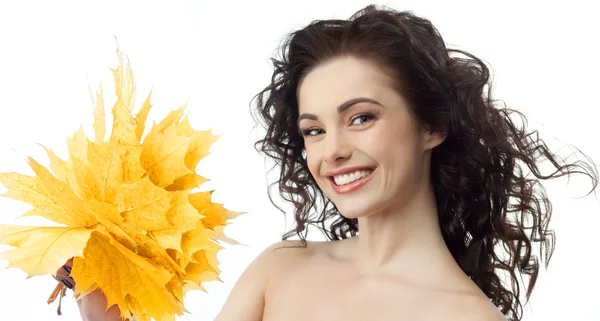 Retrato de belleza de mujer con hojas de otoño —  Fotos de Stock