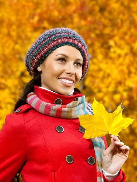 Young woman outdoors with autumn leaves — Stock Photo, Image