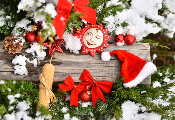 Noel dekorasyon ağaç kırmızı topları — Stok fotoğraf