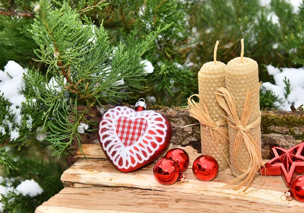 Decoração de Natal árvore bolas vermelhas velas — Fotografia de Stock