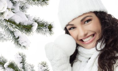 kadın kış chistmas ağaç karla kaplı