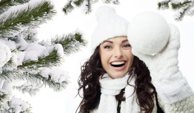 kadın kış portre chistmas ağaç karla kaplı