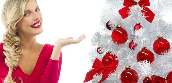 Femme beauté arbre de Noël boules rouges — Photo