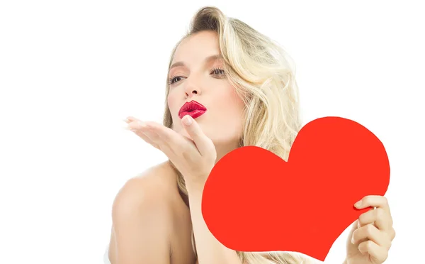 Belleza mujer corazón rojo amor de San Valentín beso —  Fotos de Stock