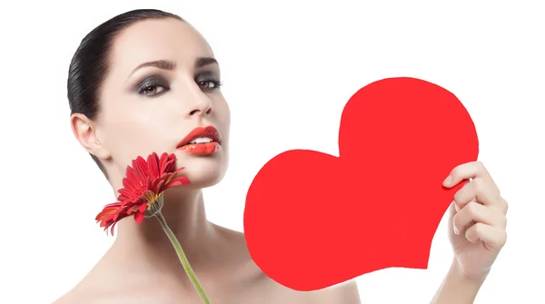 Belleza de la mujer con el amor de San Valentín corazón rojo —  Fotos de Stock