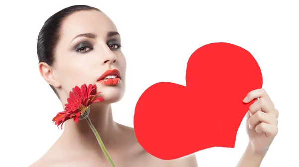 Femme beauté avec coeur rouge amour de Saint-Valentin — Photo