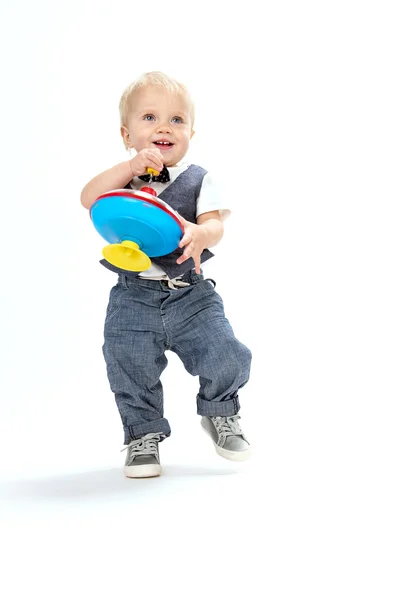 Маленький дитячий хлопчик з іграшкою — стокове фото