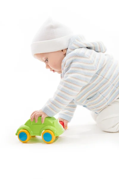 Pequena criança babyplaying com carro — Fotografia de Stock