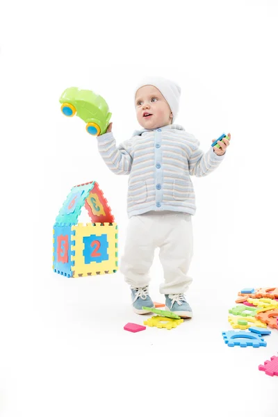 Petit enfant bébé garçon jouer avec voiture — Photo