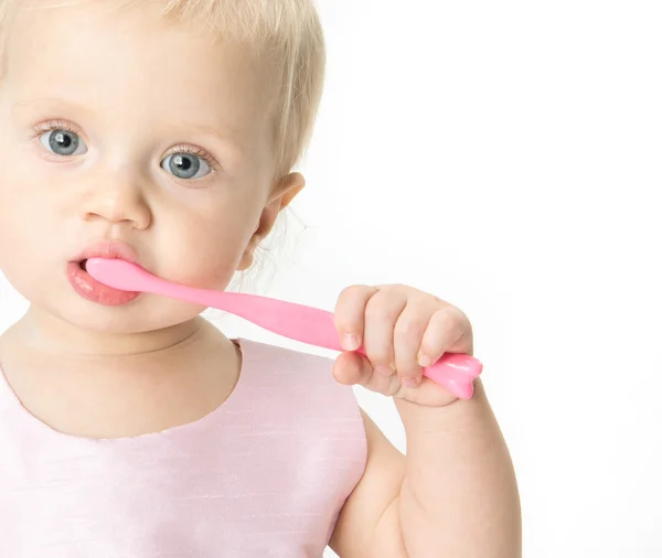 Niño pequeño bebé cepillarse los dientes — Foto de Stock