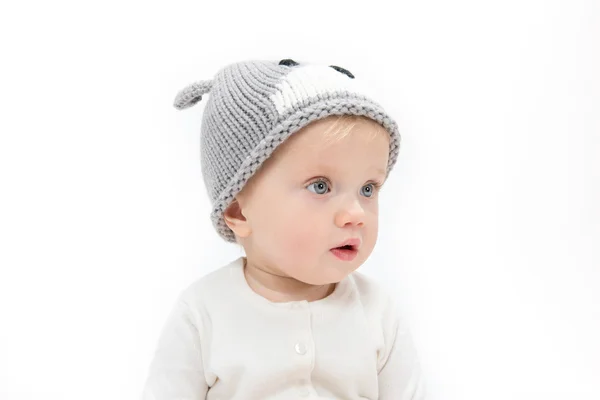 Lilla barn baby porträtt i hatt — Stockfoto