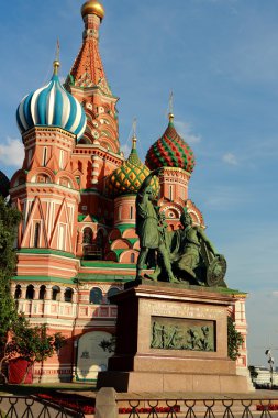 Çikolatalı ve Moskova Rusya, Aziz basil Katedrali ve arka plan üzerinde kırmızı kare pozharsky Anıtı