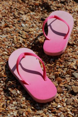 pembe parmak arası terlikler