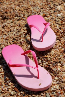 pembe parmak arası terlikler