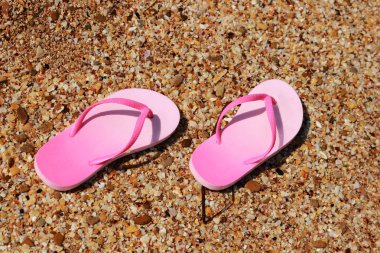 pembe parmak arası terlikler
