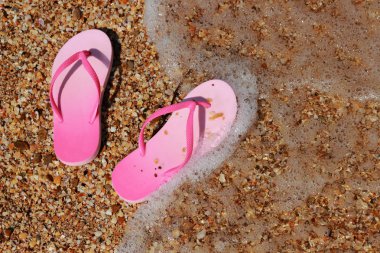 pembe parmak arası terlikler