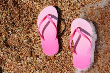 pembe parmak arası terlikler