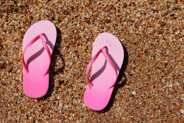 pembe parmak arası terlikler