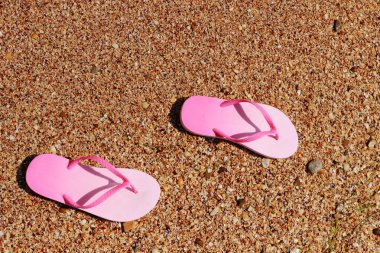 pembe parmak arası terlikler