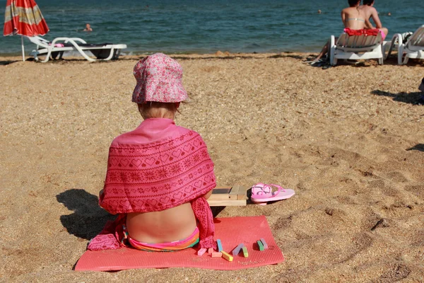 Cute Smiling Little Girl Sitting Beach Drawing Chalks Blackboard Kerch — Stock Photo, Image