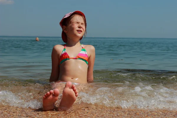 I piedi del bambino nel Mar Nero — Foto Stock