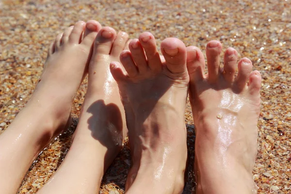 Piedi sulla spiaggia del mare — Foto Stock