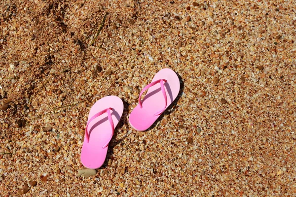 Rosafärgade flip-flops — Stockfoto