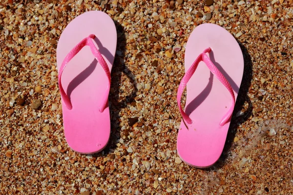 Rosafärgade flip-flops — Stockfoto