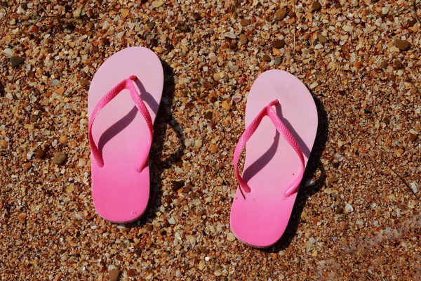 Rosafärgade flip-flops — Stockfoto