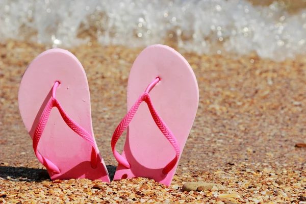 Rosafärgade flip-flops — Stockfoto