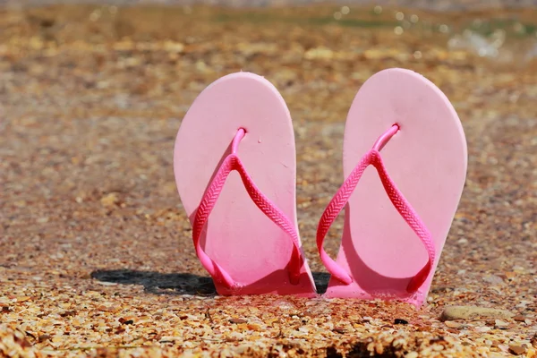 Rosafärgade flip-flops — Stockfoto