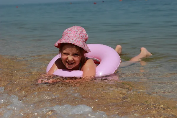 Menina no panamá nadando — Fotografia de Stock