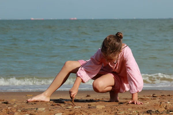 Enfant au-dessus du littoral — Photo