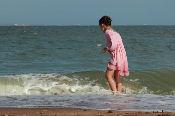 Kid over seacoast — Stock Photo, Image