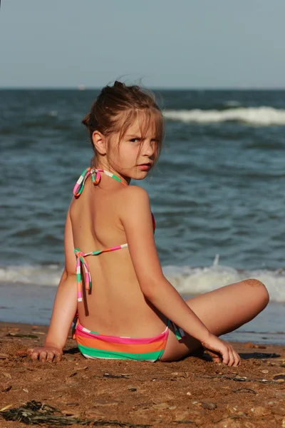 Vacances Été Belle Fille Reposant Sur Plage Près Eau Mer — Photo