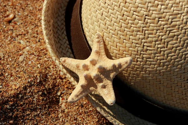 Imagen Exterior Del Sombrero Paja Las Estrellas Mar Sobre Fondo — Foto de Stock